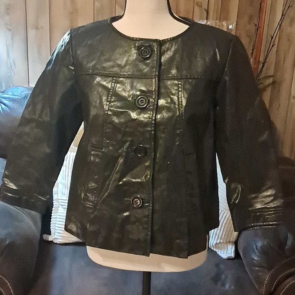Newport News Black Genuine Leather Cropped Jacket Size 8 Chic Sleek Glossy
